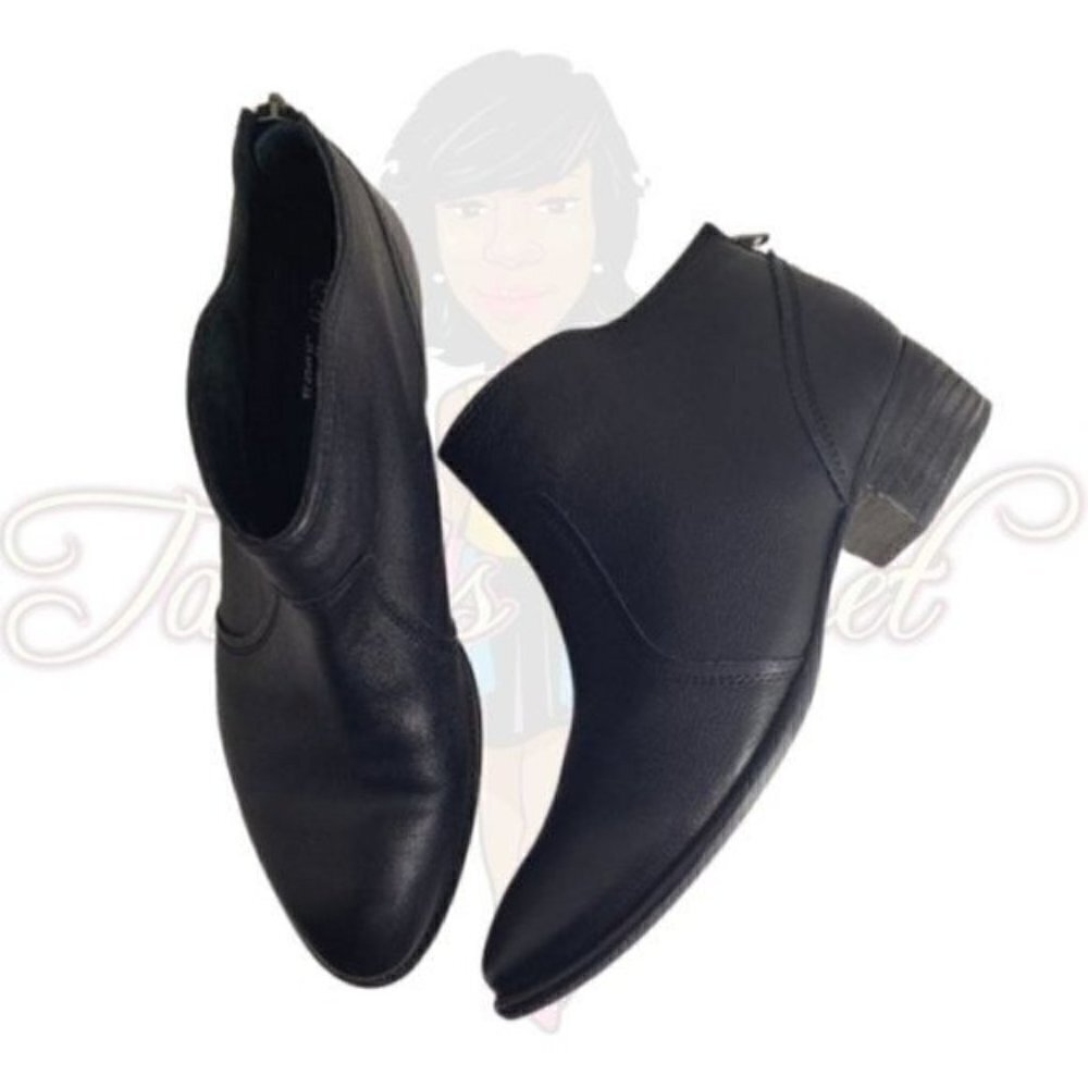 Seychelles Black Closed Toe Zip Booties Sz 10